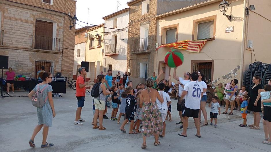 Imagen Chupinazo y presentación de mairalesas para arrancar las fiestas de Villanueva de Sijena