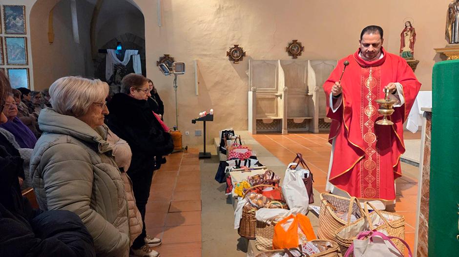 Imagen Villanueva de Sijena celebra San Blas: «Es importante mantener las tradiciones y disfrutar juntos»