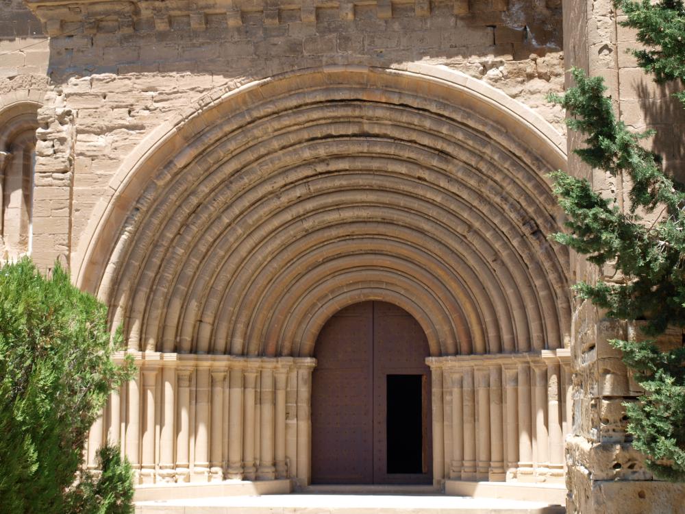 Imagen: Entrada al Monasterio de Sijena